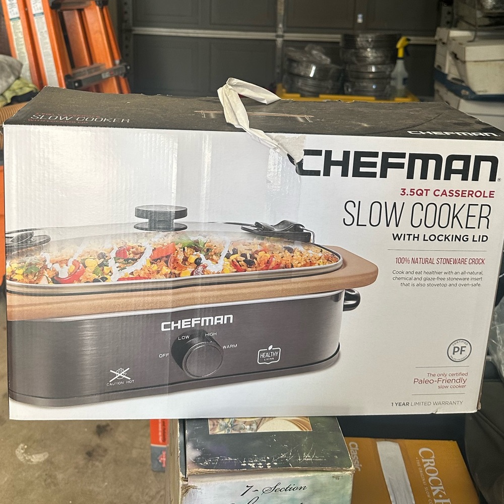Chefman Casserole Slow Cooker with Locking Lid